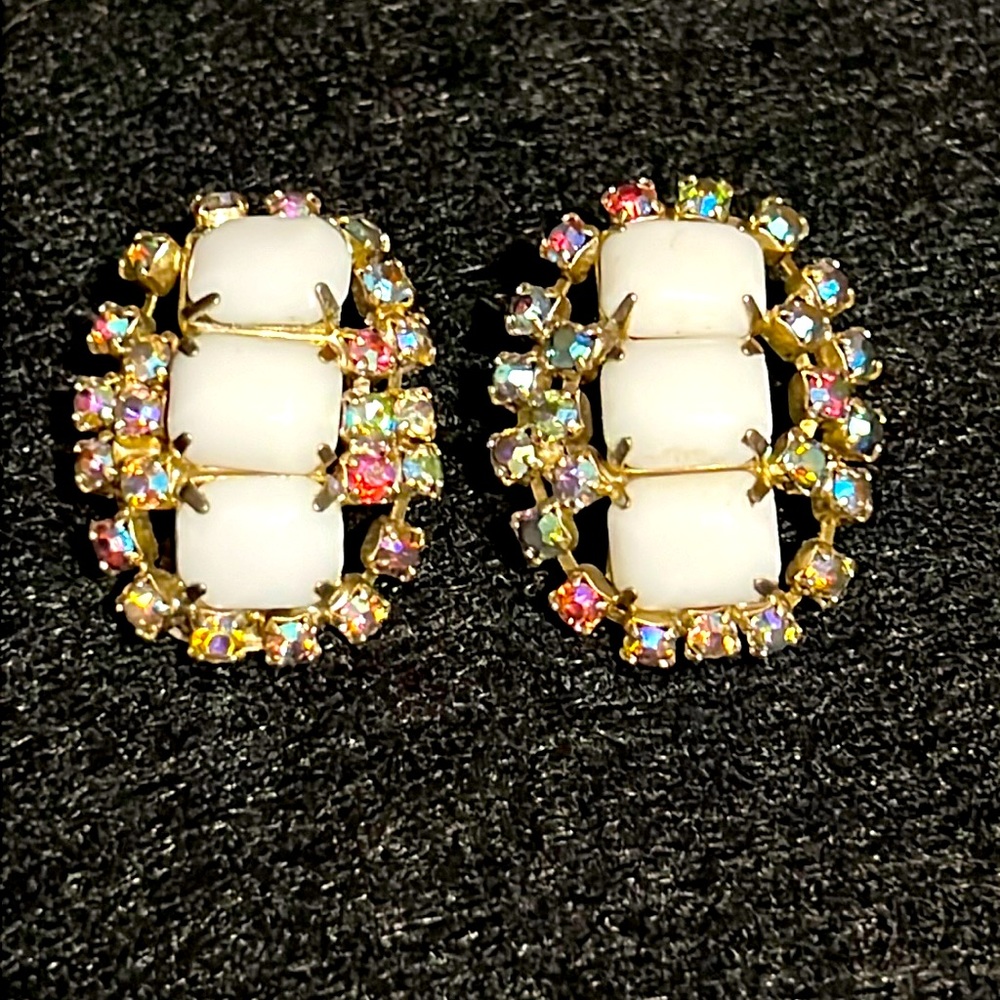 Beautiful Vintage Large Oval Clip On Earrings